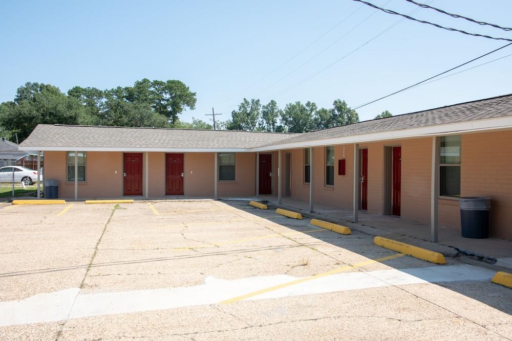 Budget Inn & Suites photo 15
