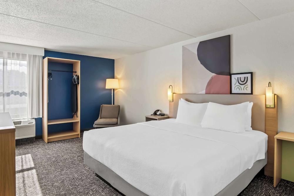 Spark by Hilton Stevensville photo 35