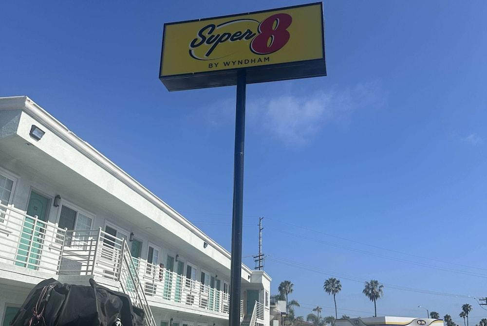 Super 8 by Wyndham Oceanside Downtown photo 98
