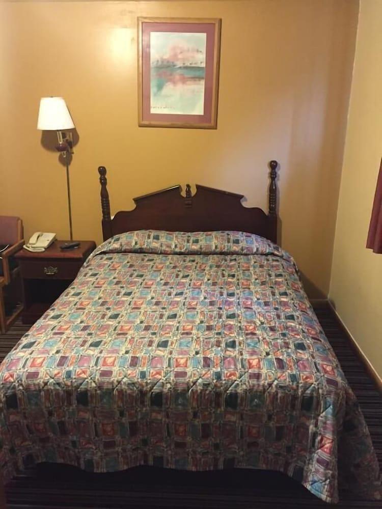 Budget Inn photo 5