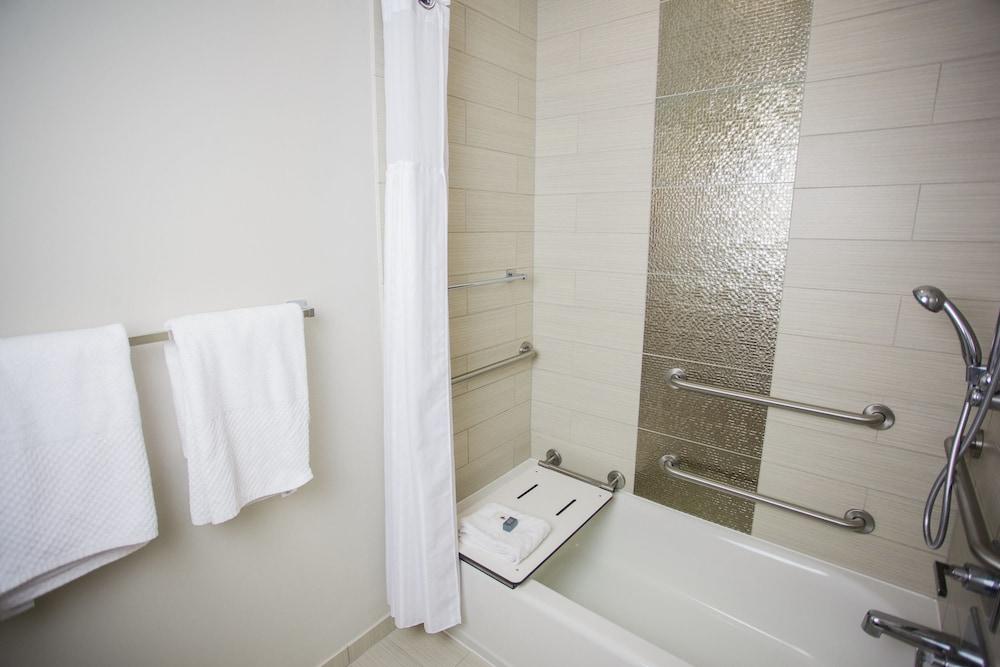 DoubleTree by Hilton Hotel Savannah Historic District photo 35
