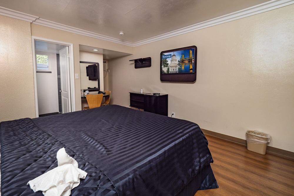 Travelodge by Wyndham Sacramento Convention Center photo 17