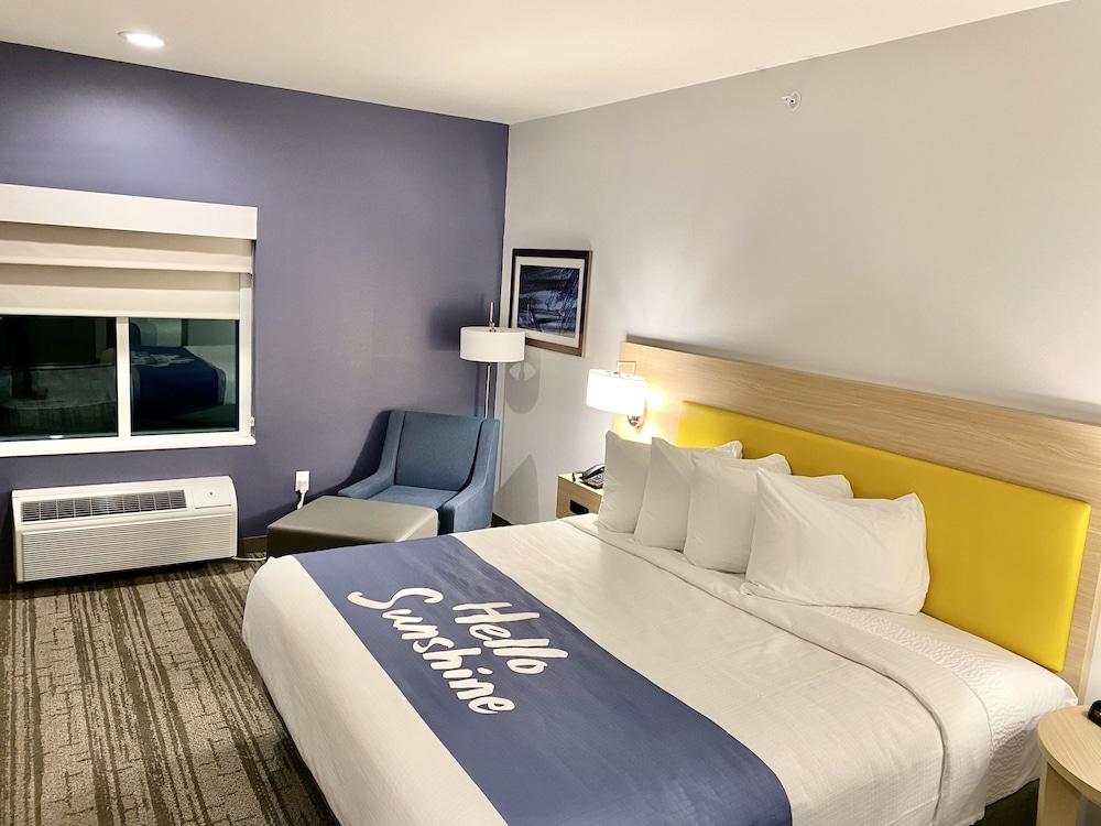 Days Inn & Suites by Wyndham Beaumont West / I-10 & Walden photo 7