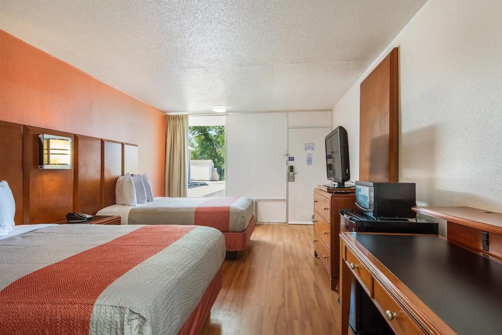 Motel 6 Van Buren, AR photo 16