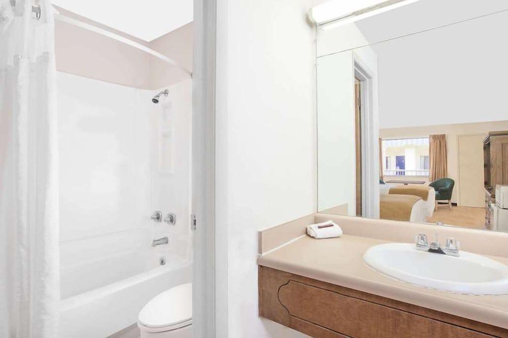 Courtyard Hotel & Event Center photo 10