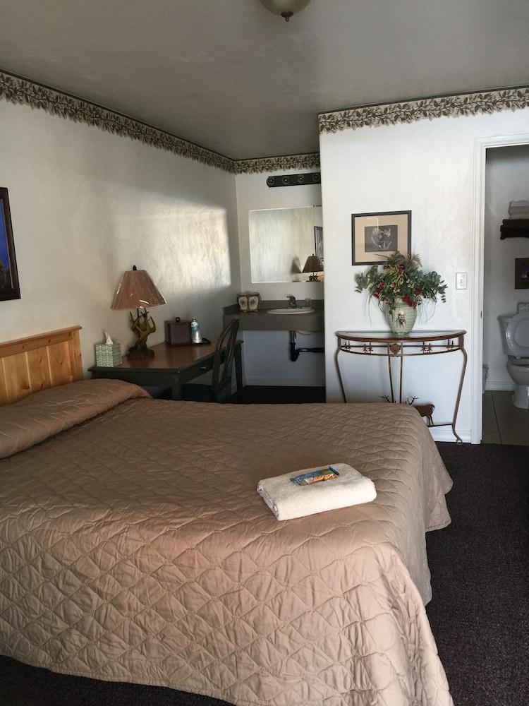 Rustic Inn Motel photo 71