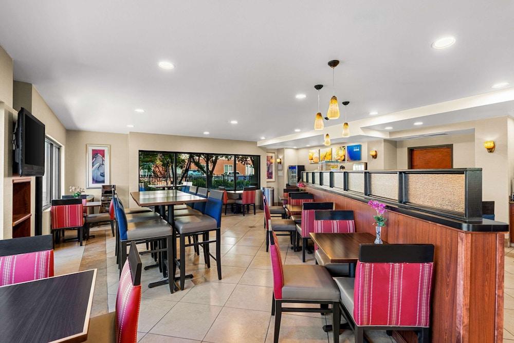 Comfort Suites Vacaville-Napa Valley Area photo 28