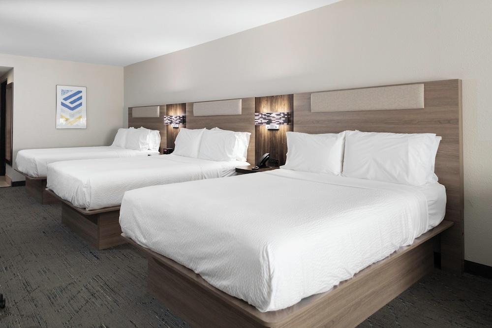 Holiday Inn Express & Suites Roanoke Rapids SE by IHG photo 36