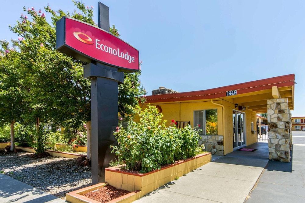 Econo Lodge photo 12