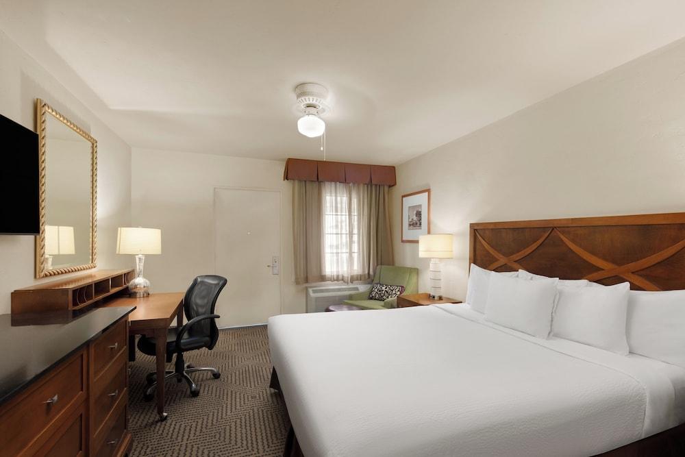 Historic Coronado Motor Hotel by OYO photo 14