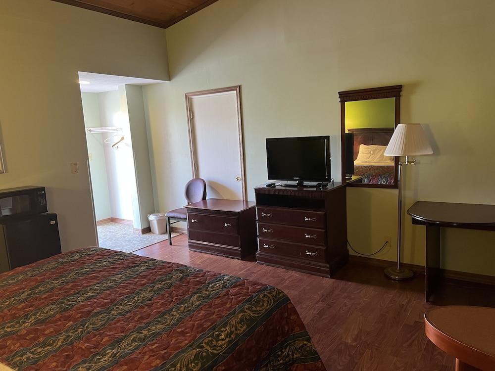 Town & Country Motel photo 2