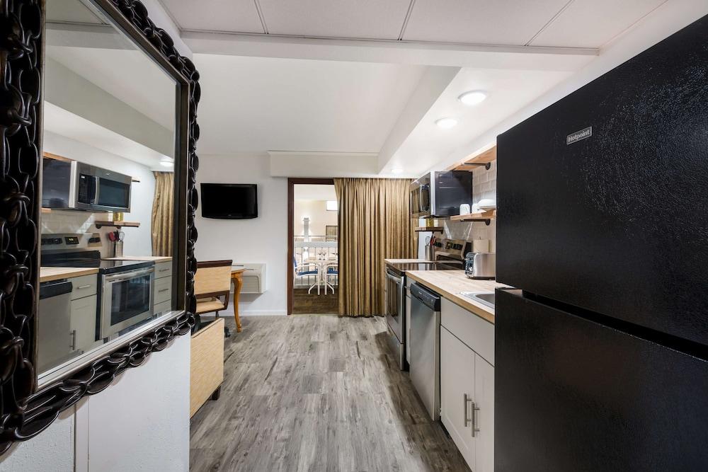 Revel Hotel Minot, SureStay Collection by Best Western photo 9