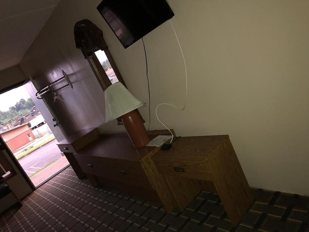 Park n Stay Inn photo 3