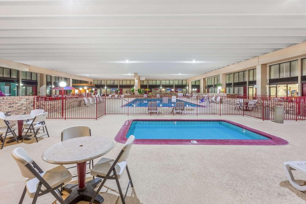 Quality Inn & Suites photo 21