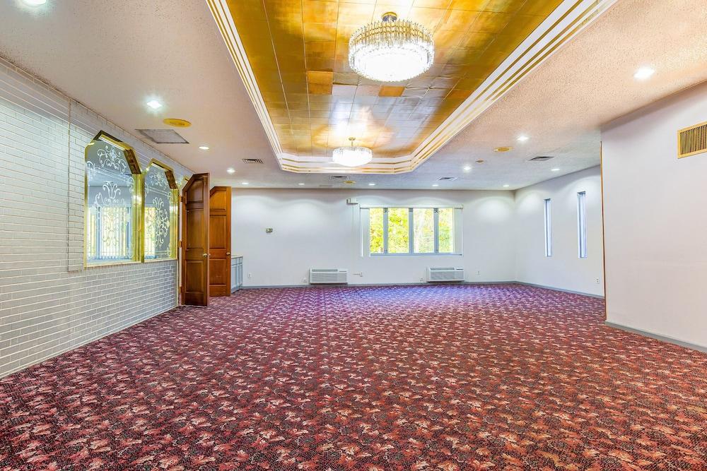 Americas Best Value Inn Moline photo 30