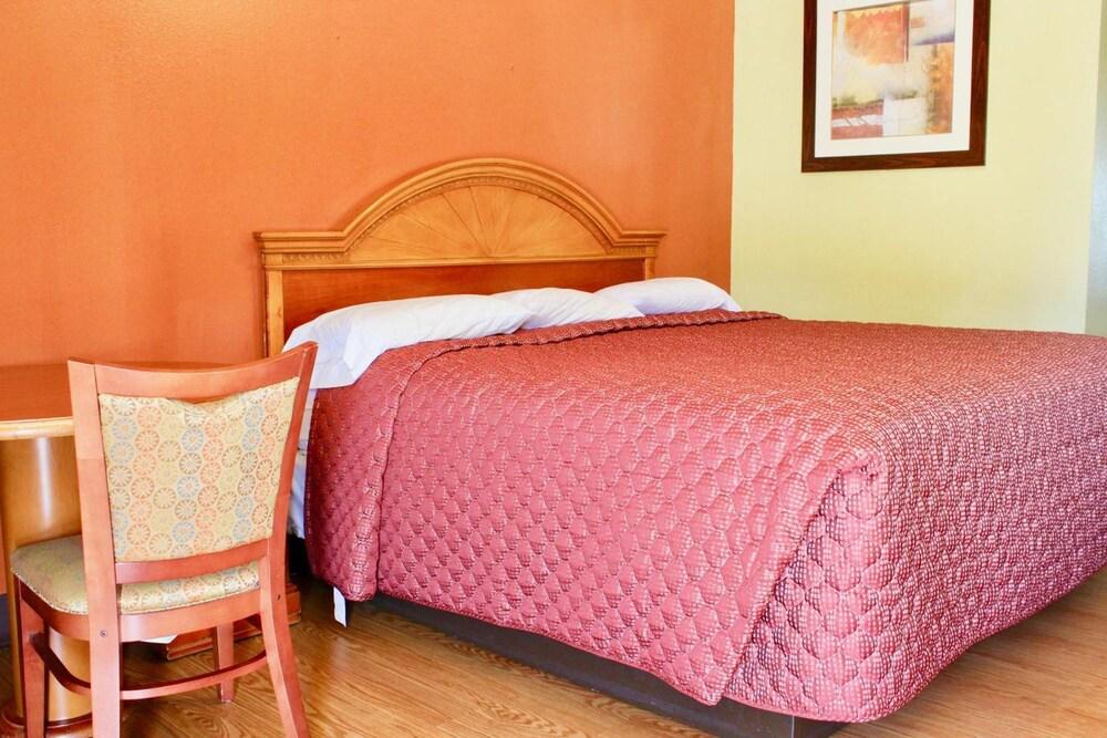 Tropicana Motel photo 10