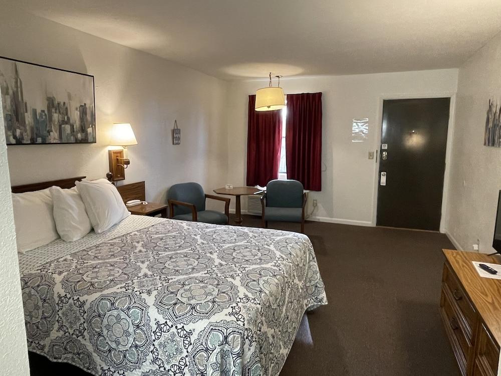 Scottish Inns Osage Beach photo 33