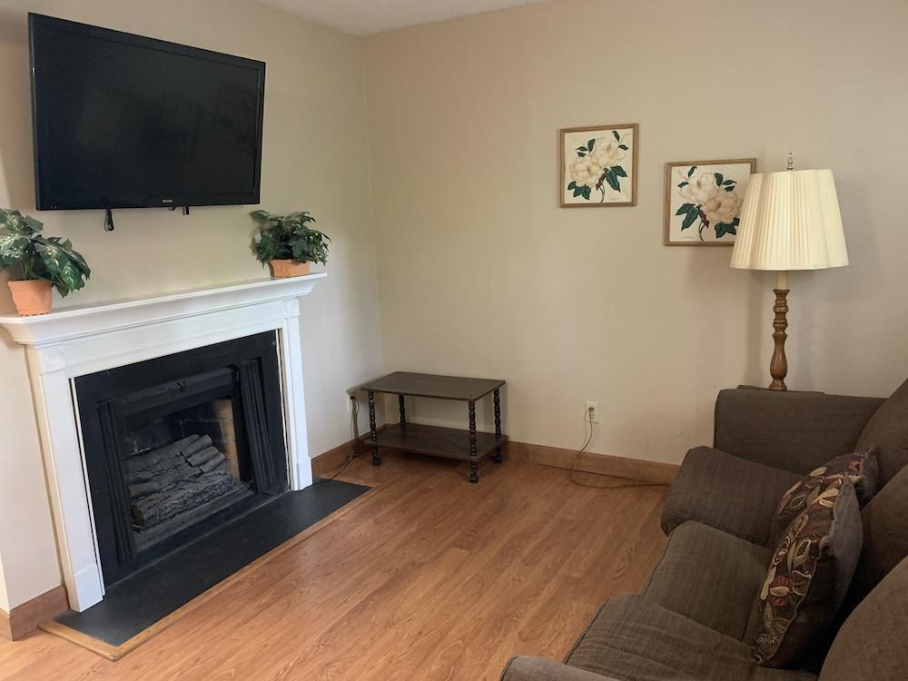 Oak Square Rentals photo 54