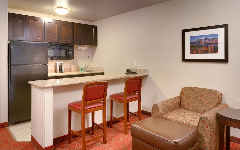 Holiday Inn Express & Suites Orem-North Provo by IHG photo 4