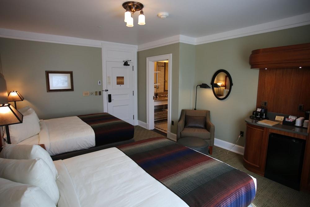 Mammoth Hot Springs & Cabins - Inside the Park photo 24