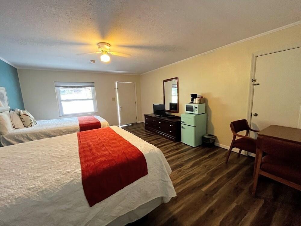 Meadowlark Motel with Restaurant & Bar photo 21