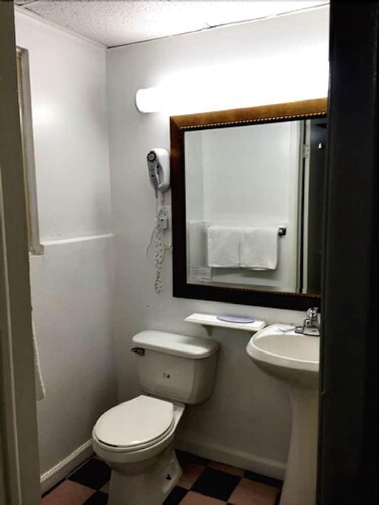 Regal Inn & Suites photo 37