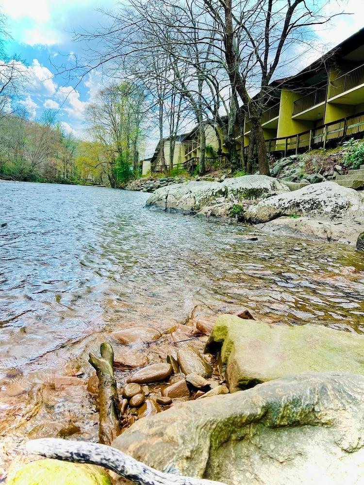 Newfound Lodge on the river photo 14