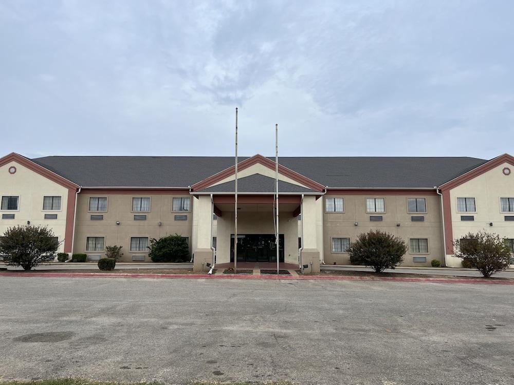 HiWay Inn Express photo 1