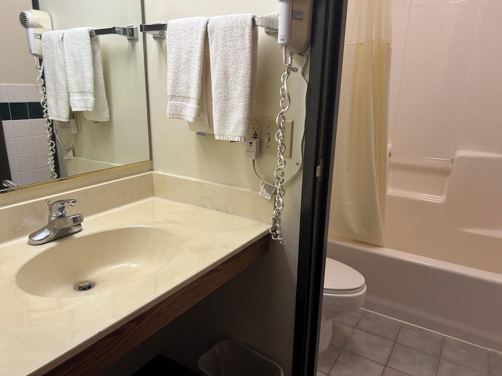 Northwoods Inn & Suites Blackduck photo 38