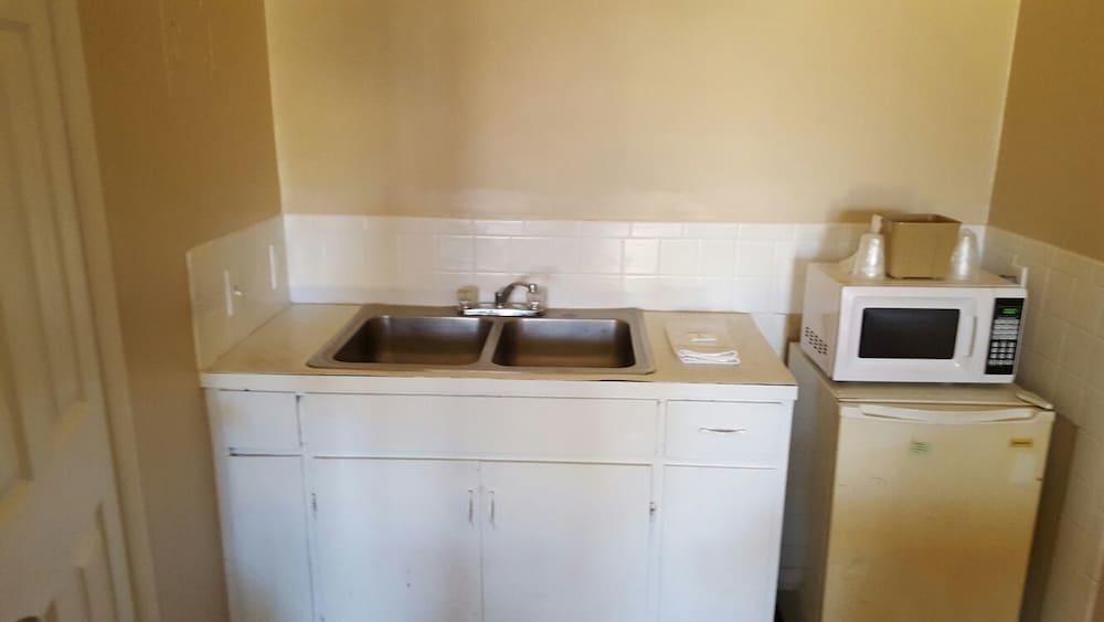 Park n Stay Inn photo 12