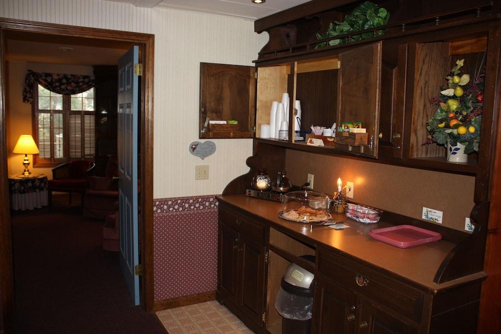 Smoketown Inn photo 19