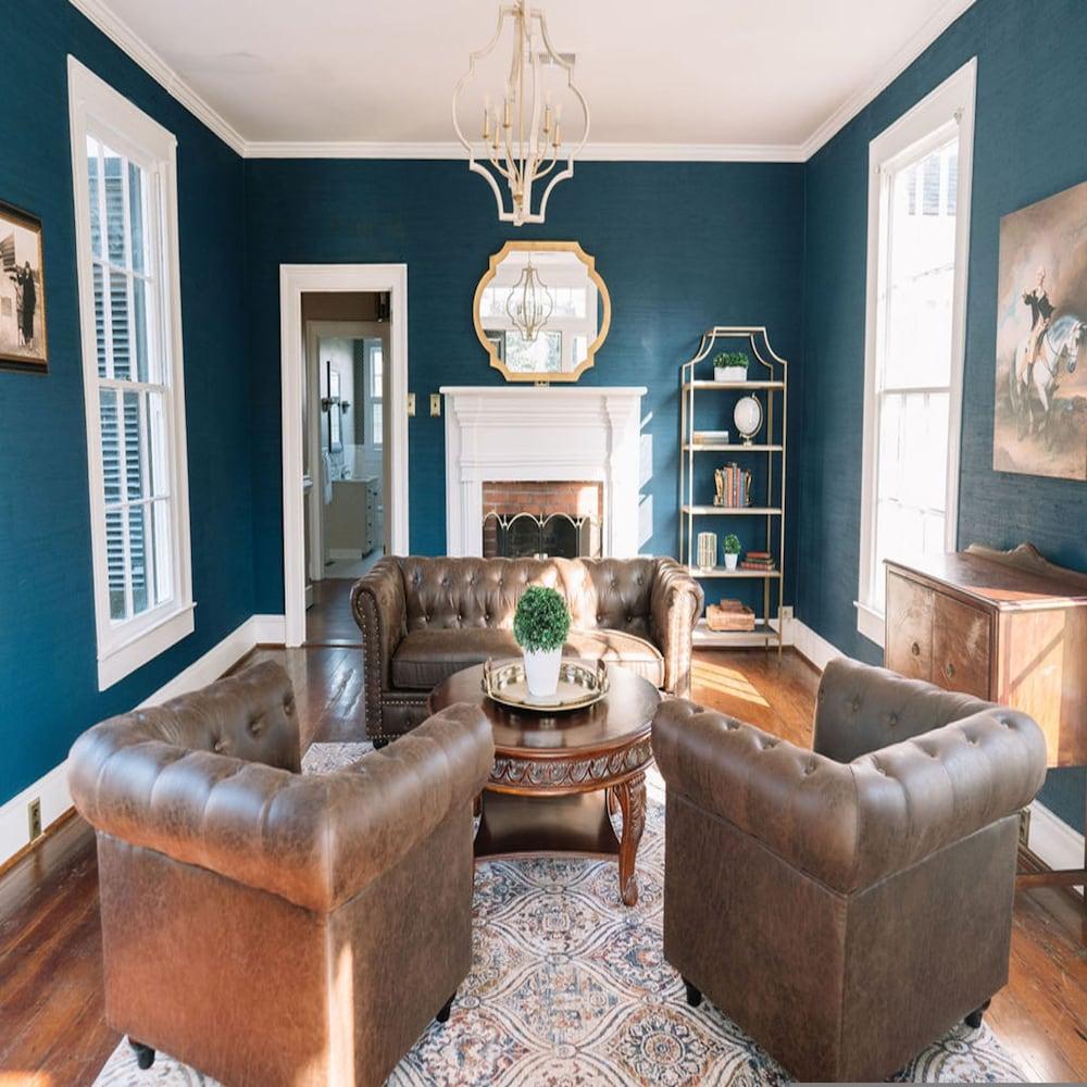 Historic Antebellum Manor photo 2