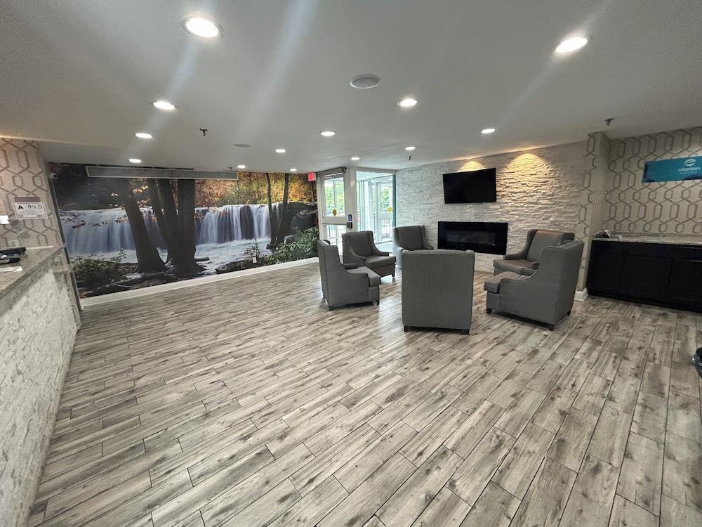 Clarion Pointe - Greensboro Coliseum Area photo 5