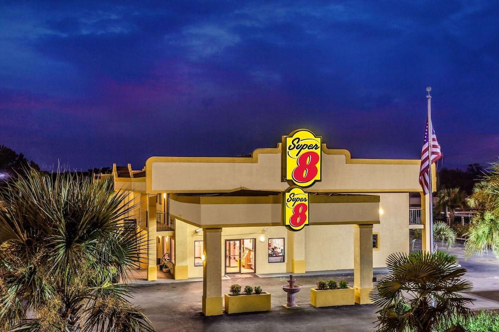 Super 8 by Wyndham Stockbridge photo 28