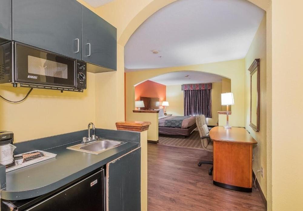 MY HOME & SUITES MADISON photo 8