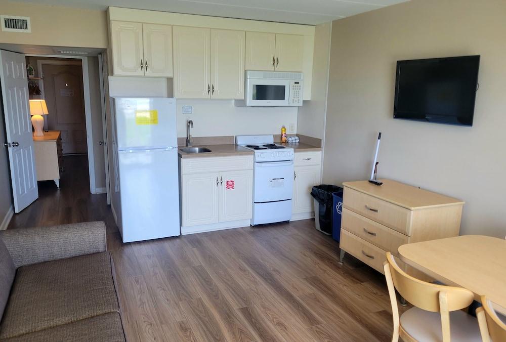 Water's Edge Ocean Resort photo 25