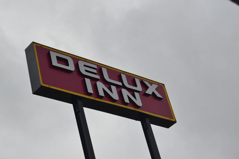 Deluxe INN photo 14