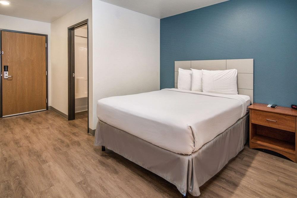 WoodSpring Suites Denton photo 17