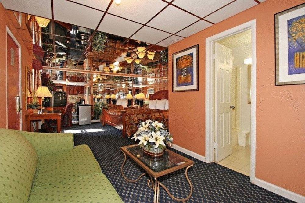 Regal Inn & Suites photo 13