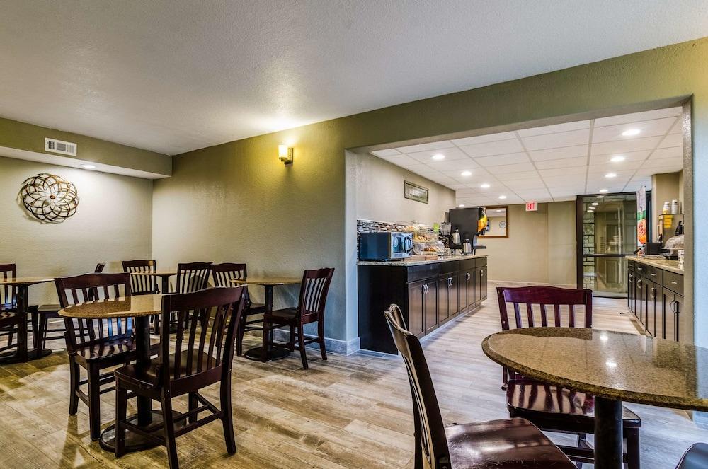 Quality Inn & Suites Winfield photo 42