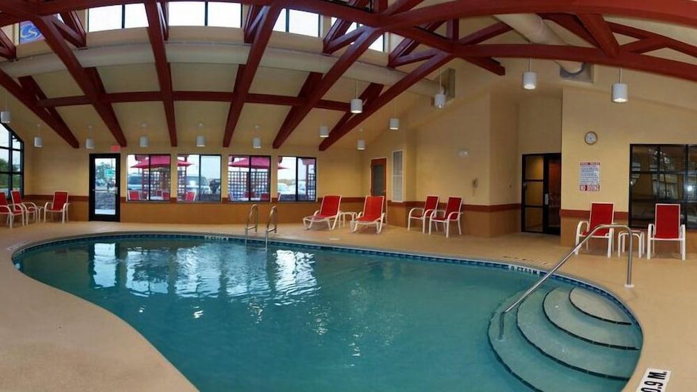 Comfort Suites photo 25