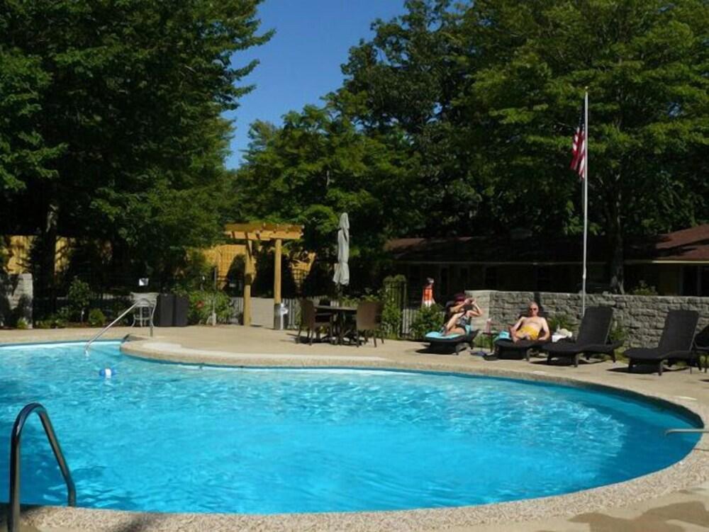 The Saugatuck Retro Resort Motel photo 4