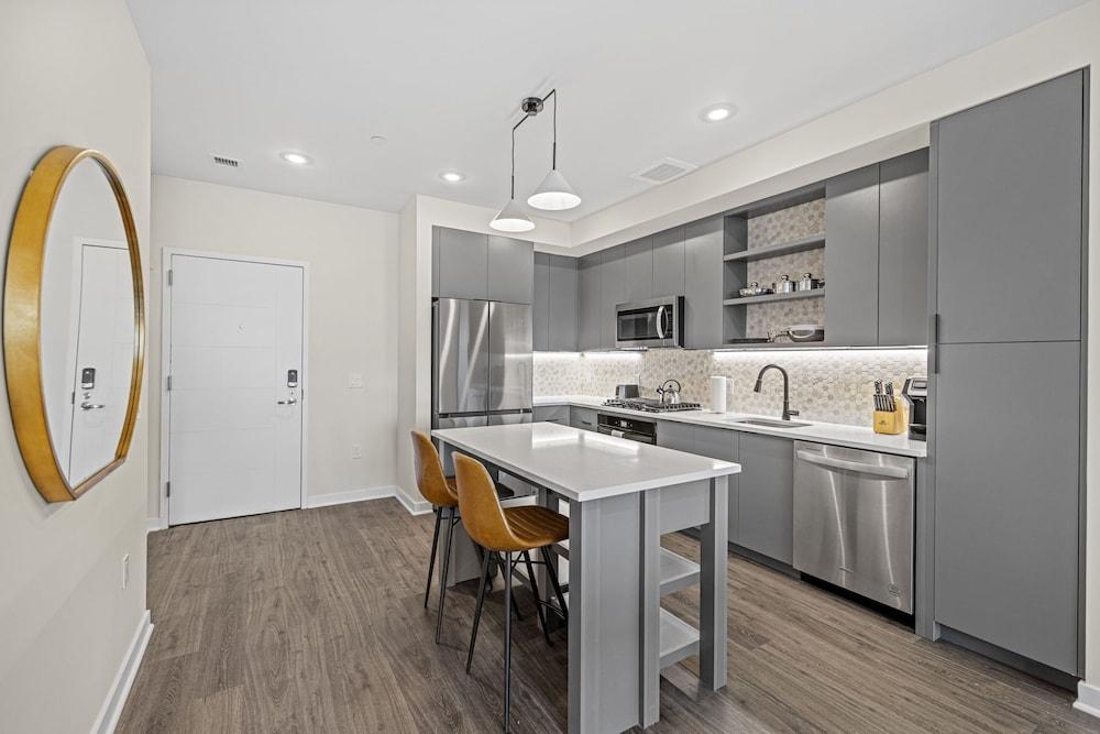 Placemakr Cathedral Heights photo 13