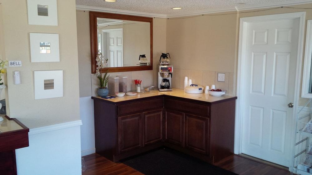 Holiday Lodge photo 2