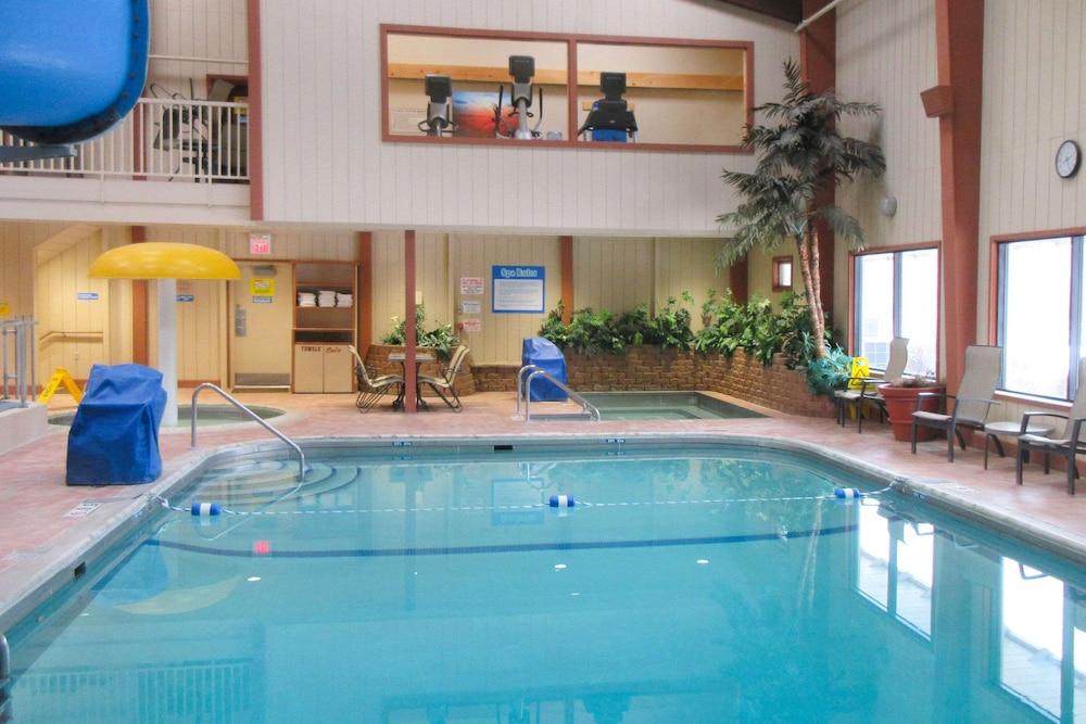 Quality Inn & Suites Detroit Lakes photo 12