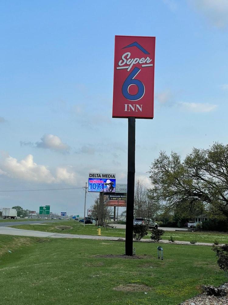 Super 6 Inn photo 12