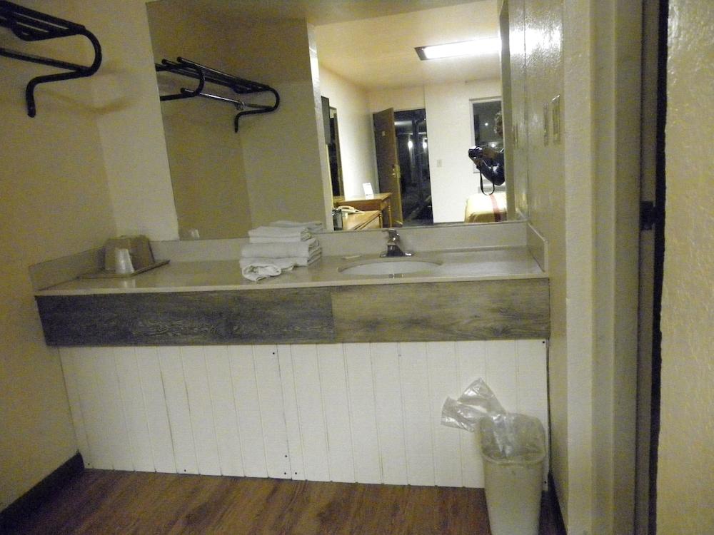 Guest Inn photo 2
