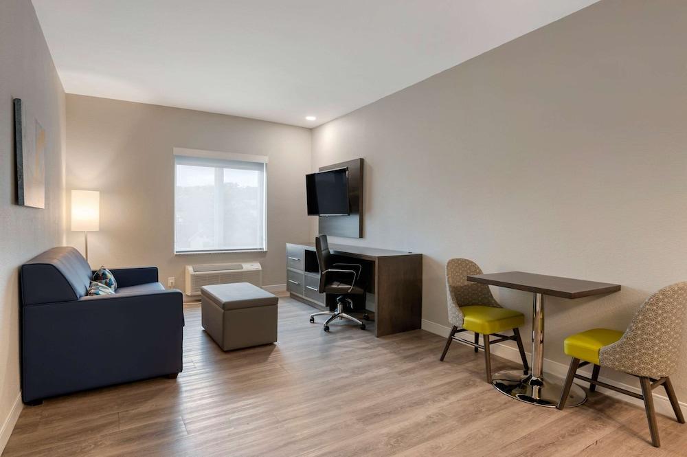 MainStay Suites Cincinnati University - Uptown photo 13