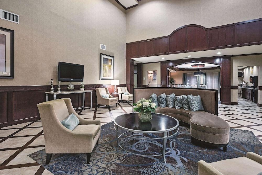 La Quinta Inn & Suites by Wyndham DFW Airport West - Euless photo 16