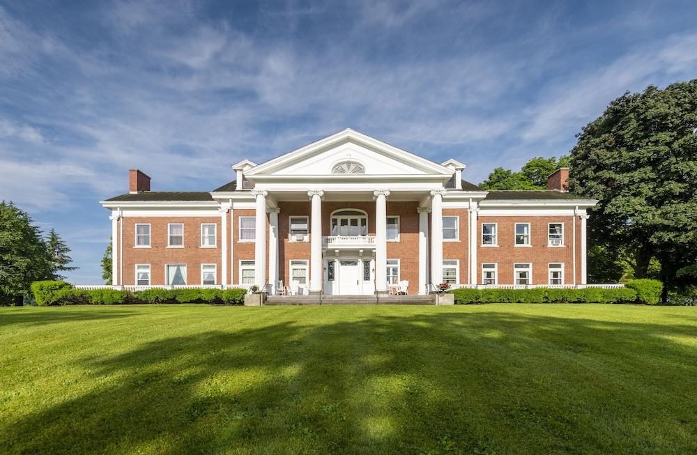 White Springs Manor a Belhurst Property — hotel in Geneva